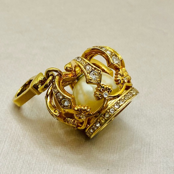 EUC Rare Juicy Couture Gold-Toned Crown w/ Large Pearl Charm - HTF - Picture 3 of 10